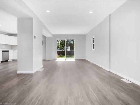 2410 E 32nd St, Lorain, OH 44055 photo 10