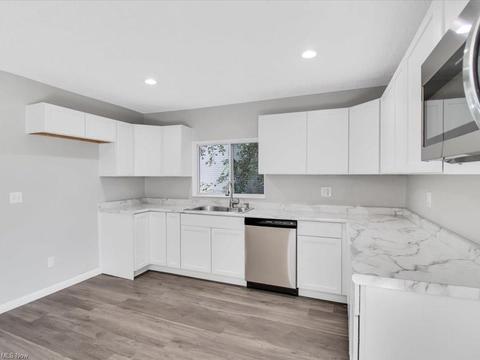 2410 E 32nd St, Lorain, OH 44055 photo 5