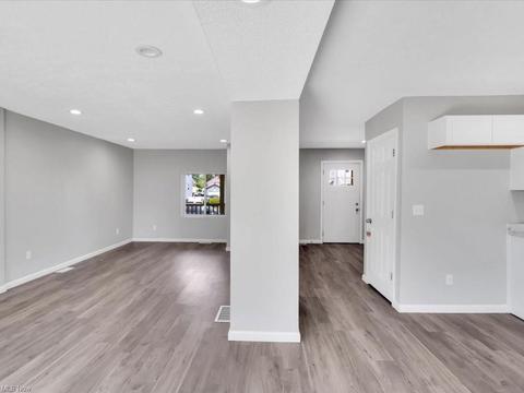 2410 E 32nd St, Lorain, OH 44055 photo 6