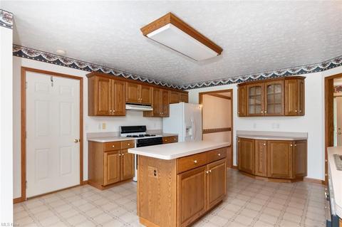 29385 Chardon Rd, Willoughby Hills, OH 44092 photo 3