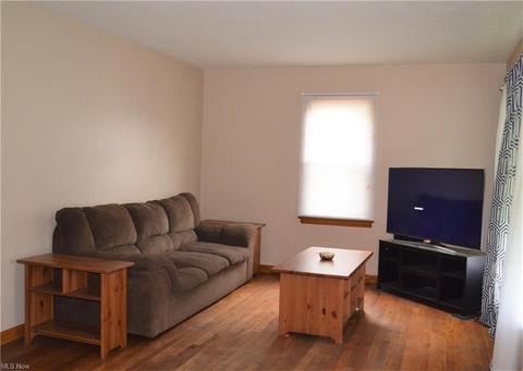 351 E 328th St, Willowick, OH 44095 photo 9