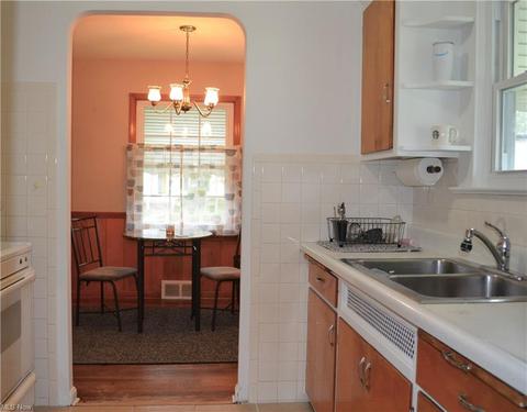 351 E 328th St, Willowick, OH 44095 photo 6