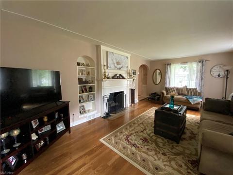 180 Wolcott Dr, Youngstown, OH 44512 photo 4
