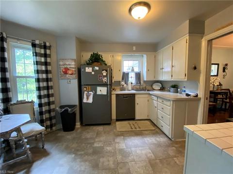 180 Wolcott Dr, Youngstown, OH 44512 photo 6