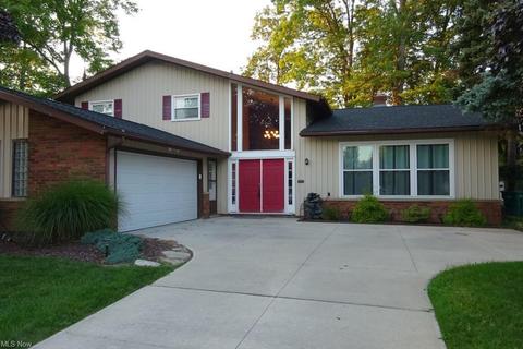 3967 Steven Dr, Seven Hills, OH 44131 photo 1