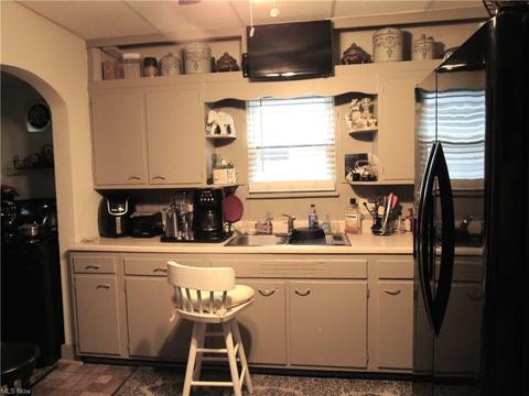 907 Peerless Ave, Akron, OH 44320 photo 6
