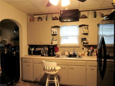 907 Peerless Ave, Akron, OH 44320 photo 4