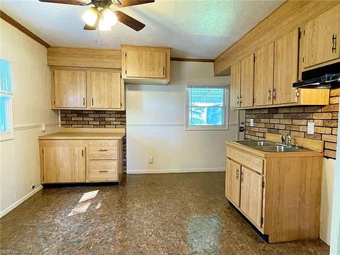 2477 E 41st St, Lorain, OH 44055 photo 10