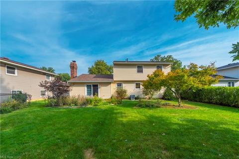135 Brookvalley Dr, Elyria, OH 44035 photo 2