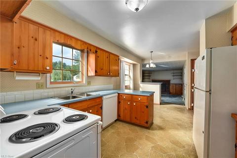 135 Brookvalley Dr, Elyria, OH 44035 photo 9