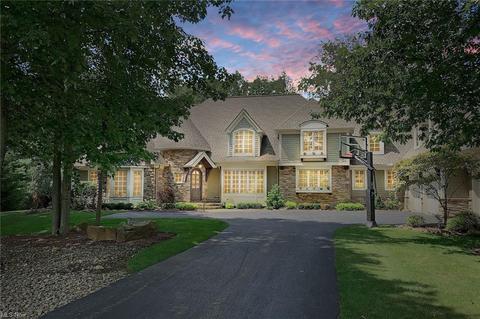 8159 Devon Ct, Chagrin Falls, OH 44023 photo 1