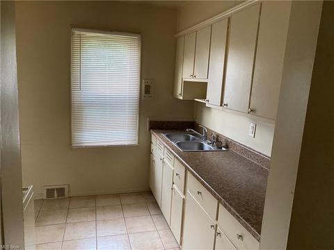 3950 Risher Rd, Youngstown, OH 44511 photo 4