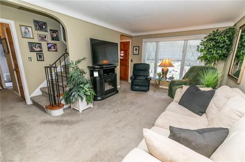7213 Greenleaf Ave, Parma, OH 44130 photo 9