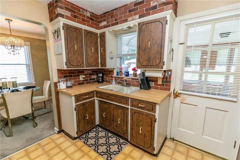 7213 Greenleaf Ave, Parma, OH 44130 photo 13