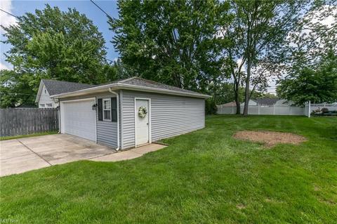 7213 Greenleaf Ave, Parma, OH 44130 photo 4