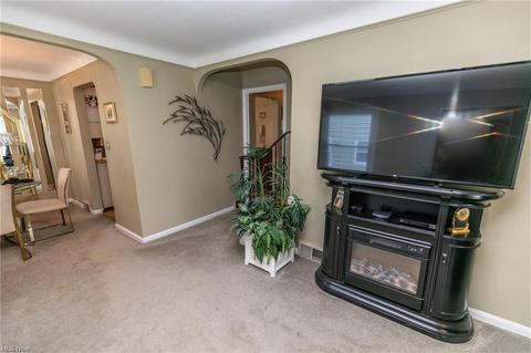 7213 Greenleaf Ave, Parma, OH 44130 photo 10