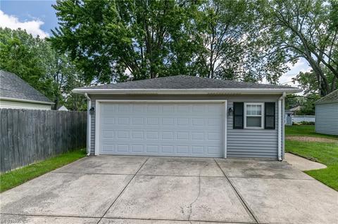 7213 Greenleaf Ave, Parma, OH 44130 photo 3