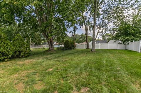 7213 Greenleaf Ave, Parma, OH 44130 photo 5
