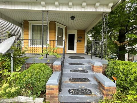 224 E Summit St, Alliance, OH 44601 photo 2