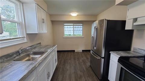 751 E 258th St, Euclid, OH 44132 photo 7
