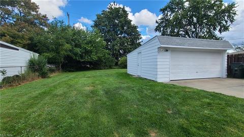 751 E 258th St, Euclid, OH 44132 photo 25
