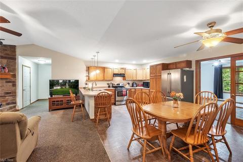 962 Sunset Cir, Roaming Shores, OH 44085 photo 13