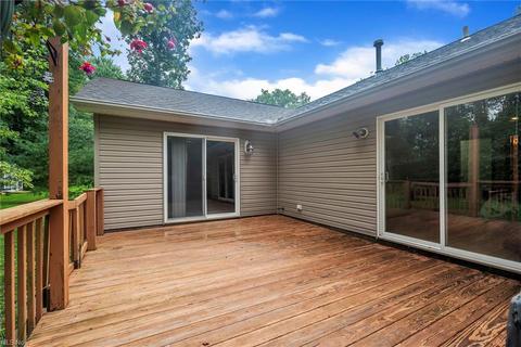 962 Sunset Cir, Roaming Shores, OH 44085 photo 6