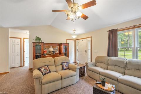 962 Sunset Cir, Roaming Shores, OH 44085 photo 11