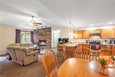 962 Sunset Cir, Roaming Shores, OH 44085 photo 12