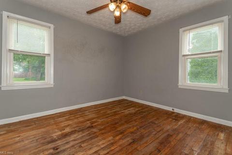 709 E 249th St, Euclid, OH 44123 photo 9