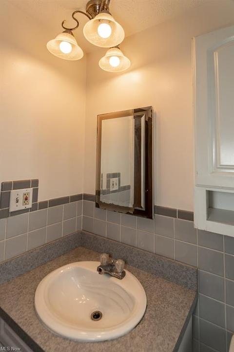 709 E 249th St, Euclid, OH 44123 photo 14