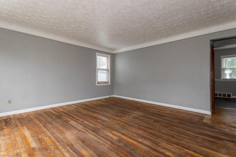 709 E 249th St, Euclid, OH 44123 photo 8