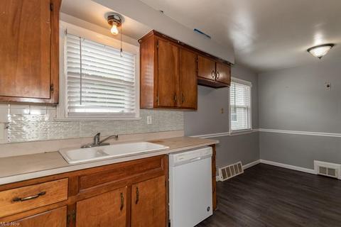 709 E 249th St, Euclid, OH 44123 photo 5