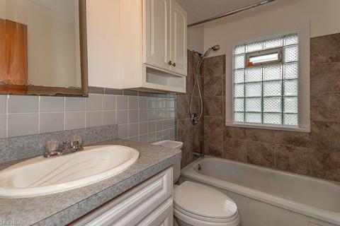 709 E 249th St, Euclid, OH 44123 photo 13