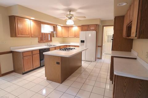 5811 Cherrywood Dr, Boardman, OH 44512 photo 6