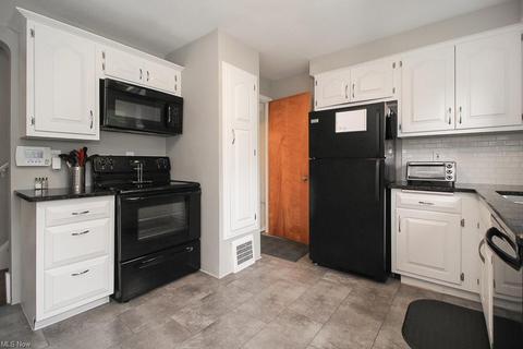 8115 Covington Ave, Parma, OH 44129 photo 8