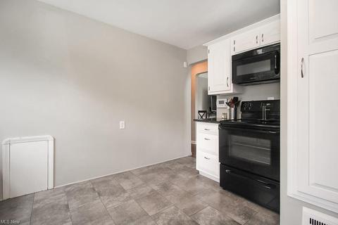 8115 Covington Ave, Parma, OH 44129 photo 10