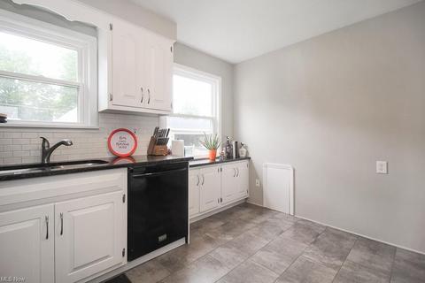 8115 Covington Ave, Parma, OH 44129 photo 9