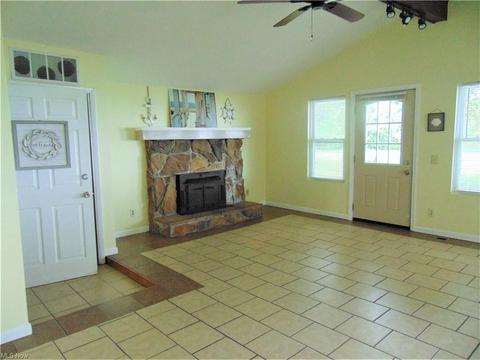 1028 Beachview Rd, Willoughby, OH 44094 photo 2