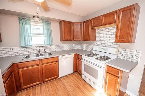 1149 Madrid Dr, Akron, OH 44313 photo 11