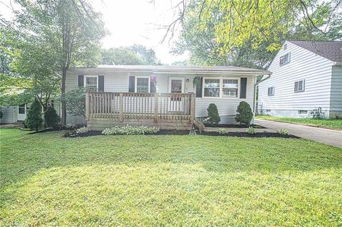 1149 Madrid Dr, Akron, OH 44313 photo 2
