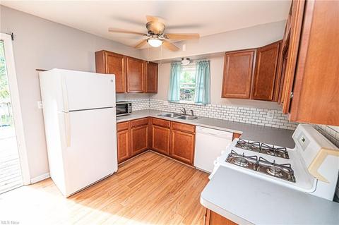 1149 Madrid Dr, Akron, OH 44313 photo 12