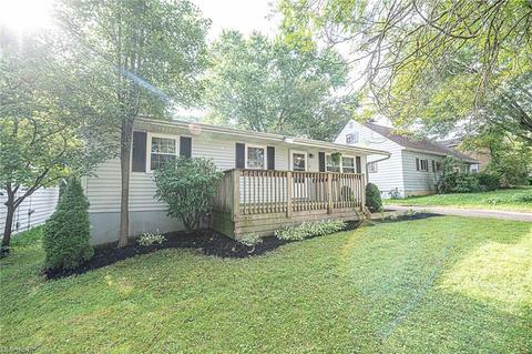 1149 Madrid Dr, Akron, OH 44313 photo 3