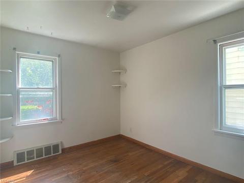 29204 Forestgrove Rd, Willowick, OH 44095 photo 9