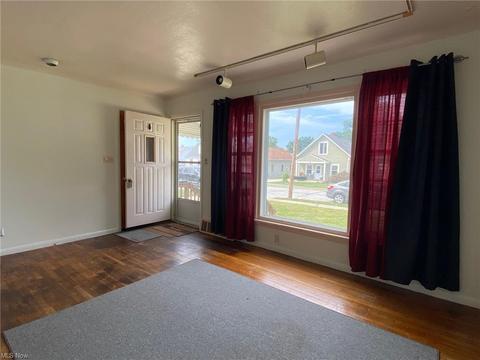 29204 Forestgrove Rd, Willowick, OH 44095 photo 2