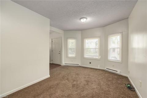 124 Grant St, Elyria, OH 44035 photo 3