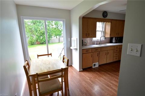 21 E Lewis St, Struthers, OH 44471 photo 3