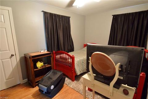 21 E Lewis St, Struthers, OH 44471 photo 6