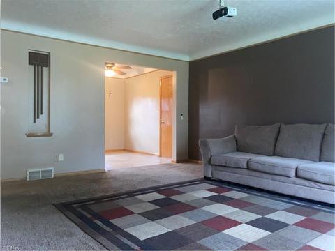 5806 Ackley Rd, Parma, OH 44129 photo 2