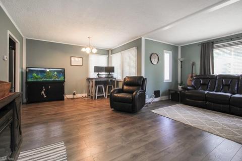 466 Olivet Dr, Elyria, OH 44035 photo 2
